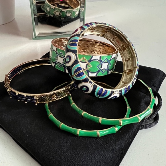 Bracelets - Picture 2 of 7